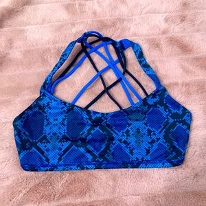 Lululemon free to be sports bra